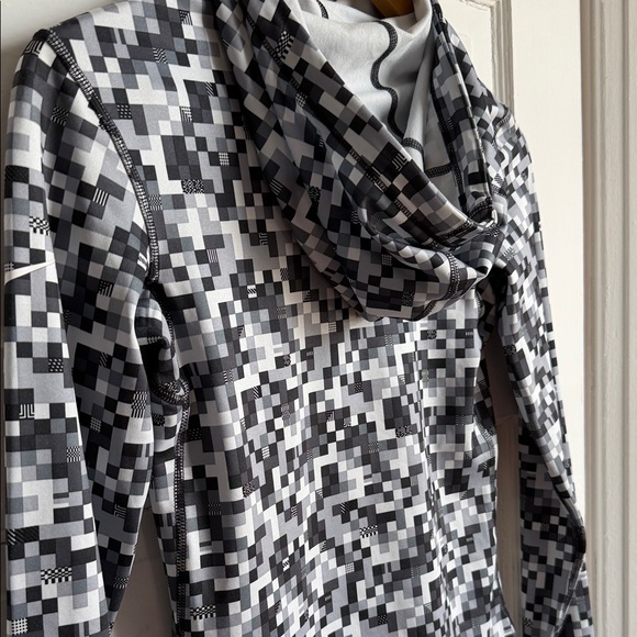 Nike Pro Dri-Fit Glitch Pull Over Hoodie Never Worn Thumb Holes Black & White S - Picture 6 of 10